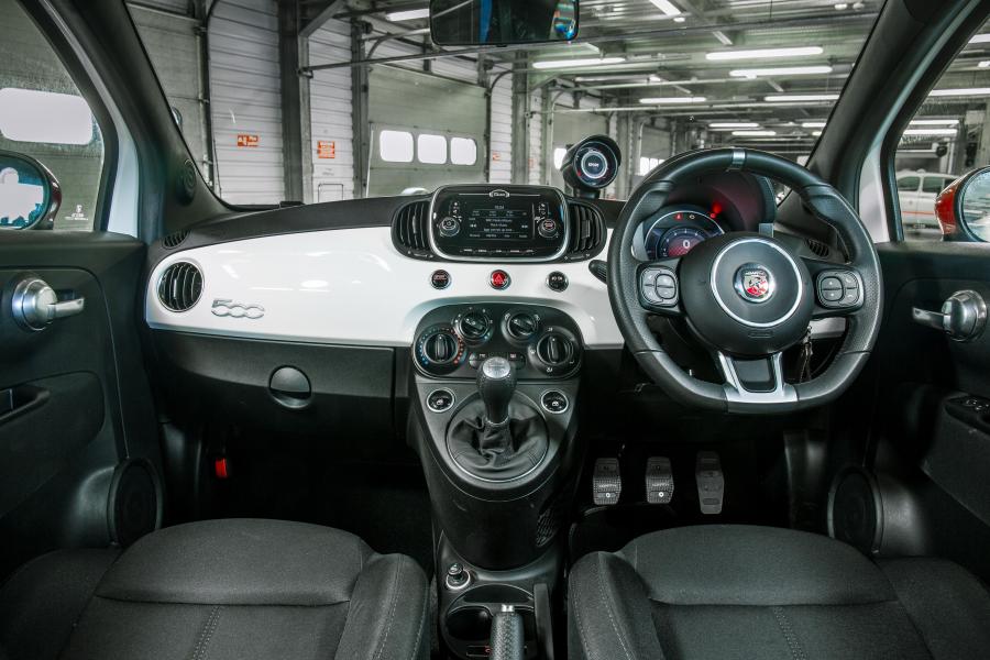 Торпедо Abarth 595 (312) 2016 года  (UK) (фото 8 из 13)